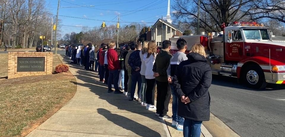 8th Graders pay tribute to Asheboro Fire Batallion Chief Chris Hoover